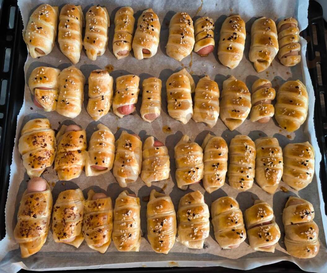 Sluoksniuotos tešlos bandelės su dešrele